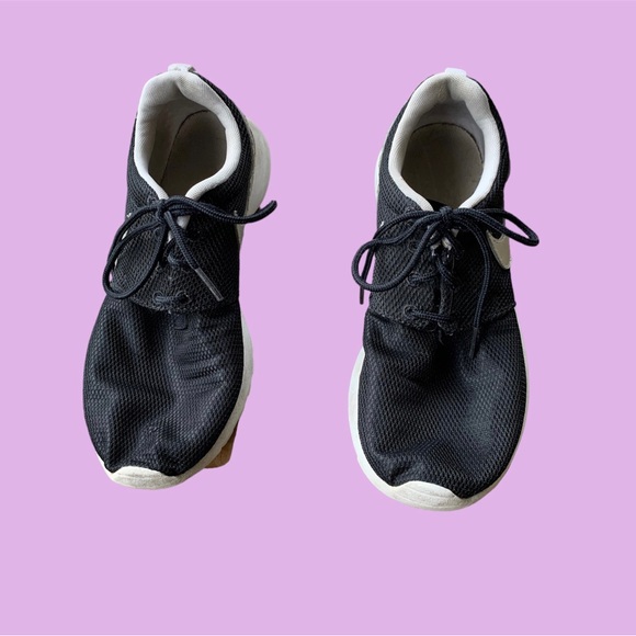 NIKE ROSHE RUN RUNNING SHOES - Picture 3 of 4